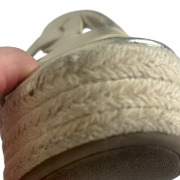 Marc Fisher Cazzie 2 Gold Faux Leather Criss Cross Strappy Wedge Sandals SZ 8.5 - Picture 13 of 15